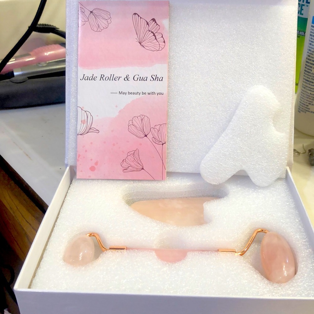 Never used!!Jade Roller & Gua Sha